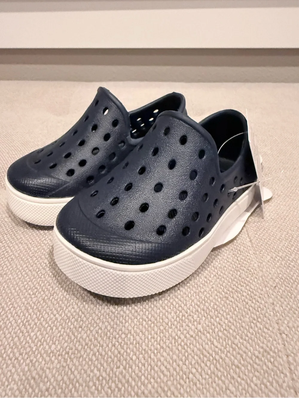 NWT Sperry navy blue lightweight water shoes size 4